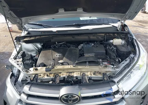 2018 Toyota Highlander Xle z USA, uszkodzony, nr VIN 5TDKZRFH7JS537429